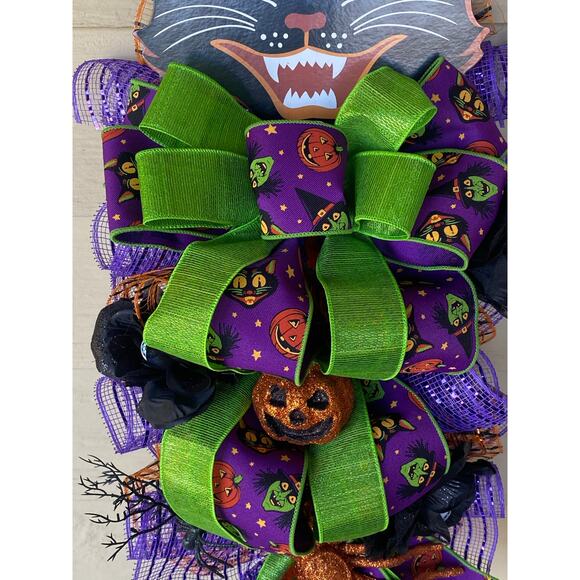 Black Cat Halloween Swag, Spooky Wall Décor Spooky Mesh Bow & Spider Accent - Picture 3 of 11